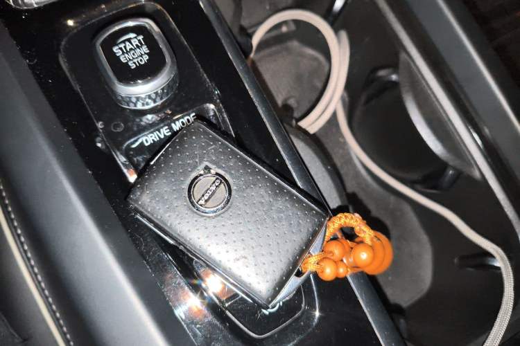 Used Volvo XC60 2019 T5 4x4 Zhiyuan Sport Edition China V Standard Vehicle Key