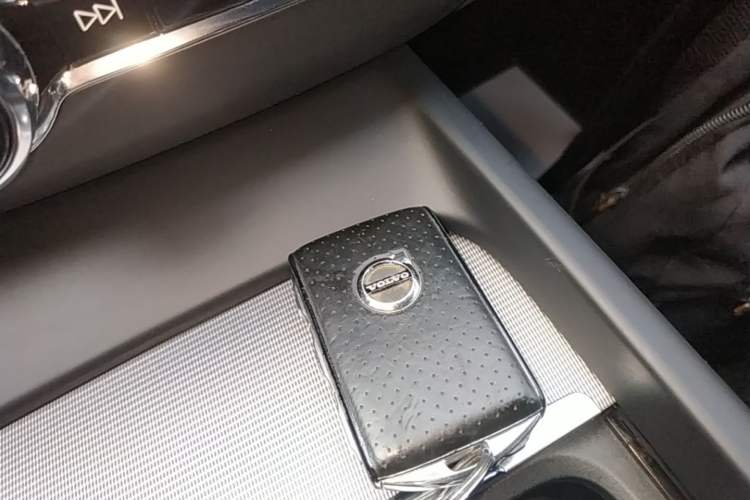 Used Volvo XC60 2019 T5 4x4 Zhiyuan Sport Edition China V Standard Vehicle Key