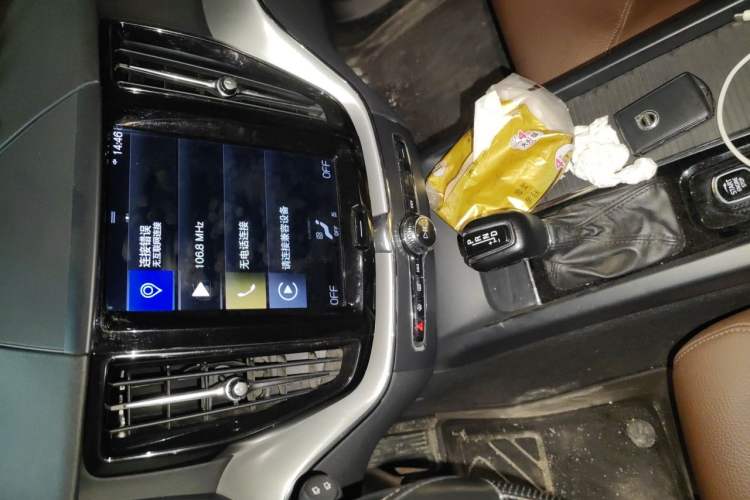 Used Volvo XC60 2019 T5 4x4 Smart Edition China V Standard Audio And AC Panel