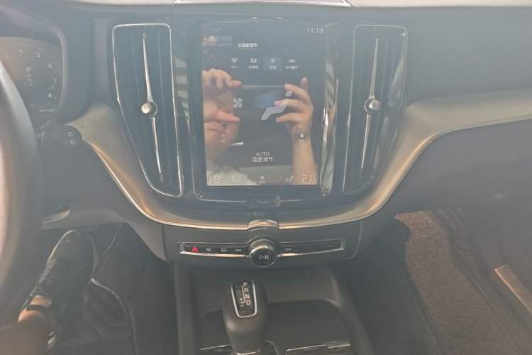 Used Volvo XC60 2019 T5 4x4 Smart Edition China V Standard Audio And AC Panel