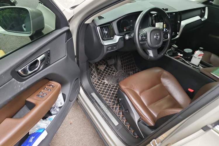 Used Volvo XC60 2019 T5 4x4 Smart Edition China VI Standard Driver Seat
