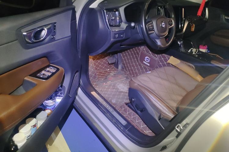 Used Volvo XC60 2019 T5 4x4 Smart Edition China V Standard Driver Seat