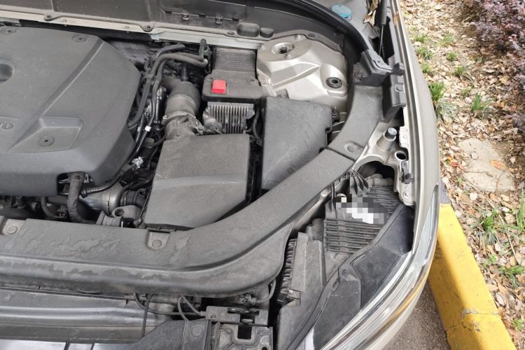 Used Volvo XC60 2019 T5 4x4 Smart Edition China VI Standard Engine Bay Left