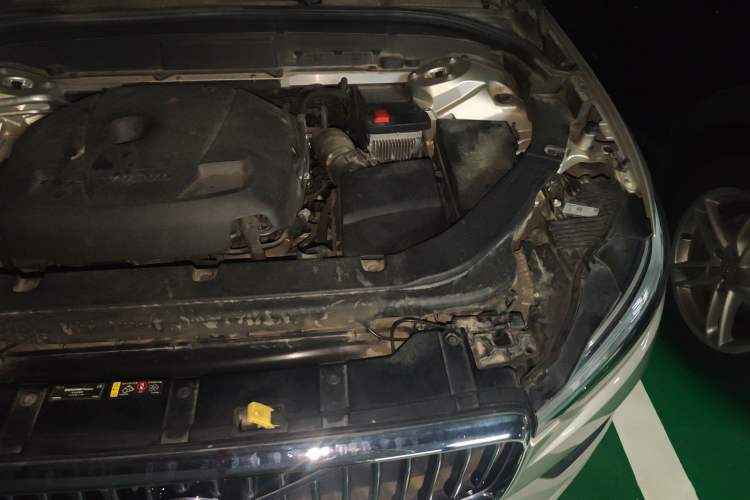 Used Volvo XC60 2019 T5 4x4 Smart Edition China VI Standard Engine Bay Left