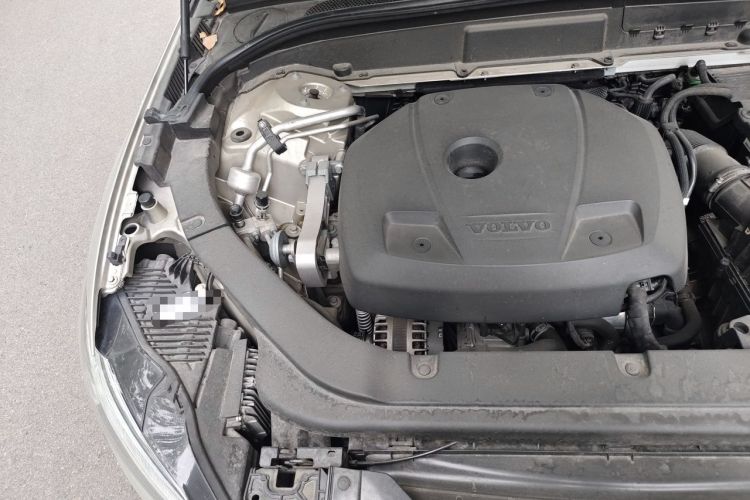 Used Volvo XC60 2019 T5 4x4 Smart Edition China VI Standard Engine Bay Right