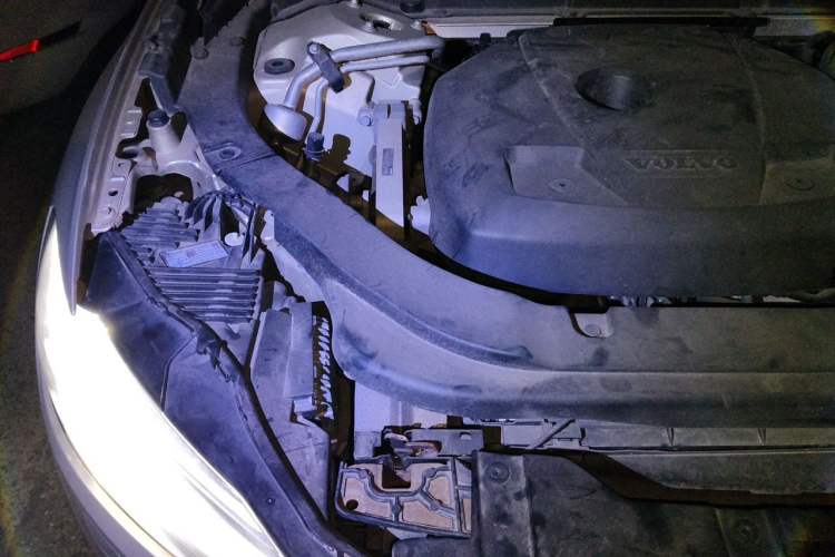 Used Volvo XC60 2019 T5 4x4 Zhiya Luxury Edition China VI Standard Engine Bay Right