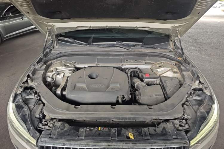 Used Volvo XC60 2019 T5 4x4 Smart Edition China V Standard Engine Bay