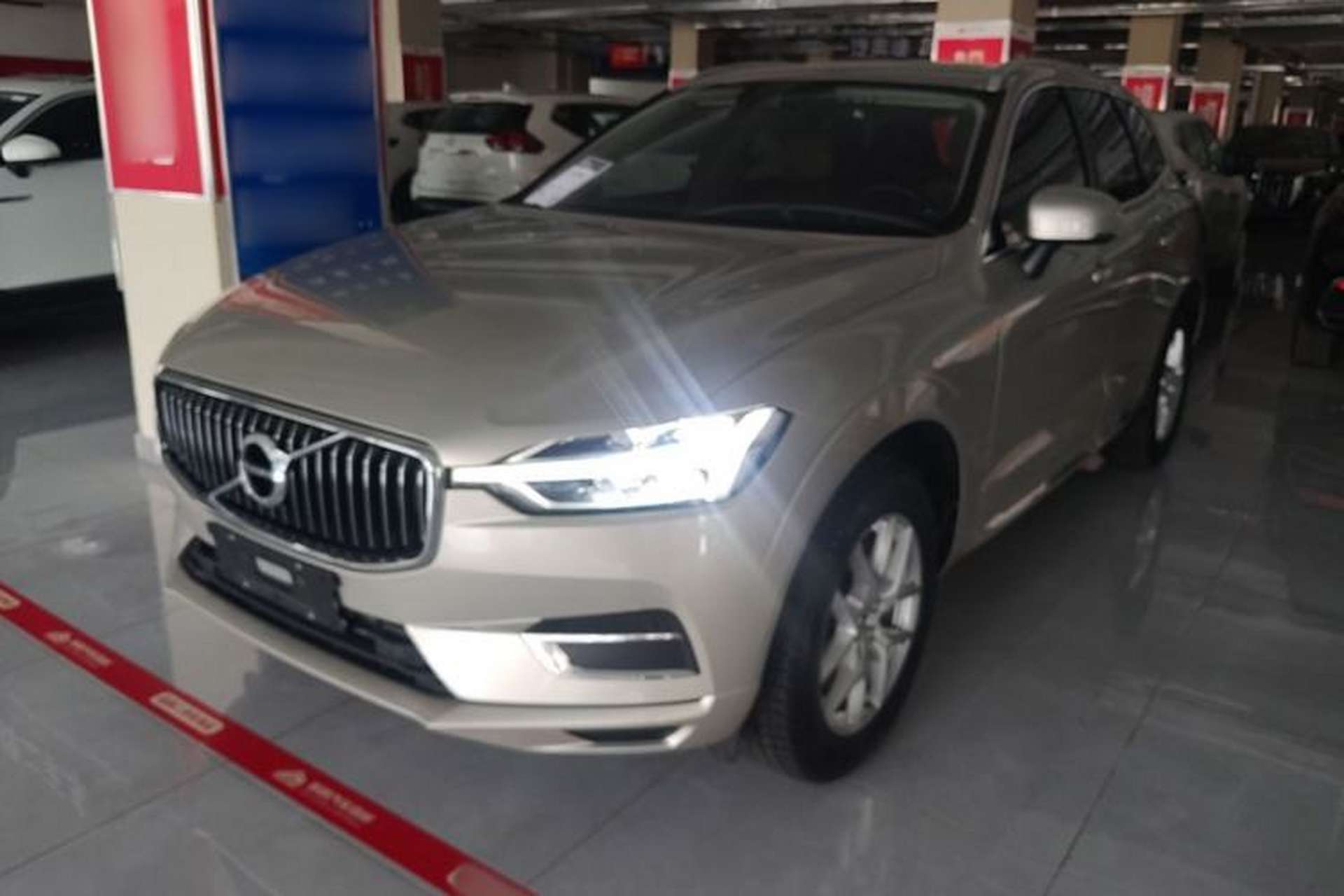 Used Volvo XC60 2019 T5 4x4 Smart Edition China VI Standard Front Left 45 Deg