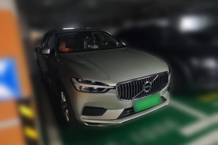 Used Volvo XC60 2019 T5 4x4 Smart Edition China VI Standard Front Right 45 Deg