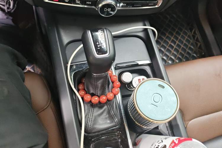 Used Volvo XC60 2019 T5 4x4 Smart Edition China VI Standard Gear Lever