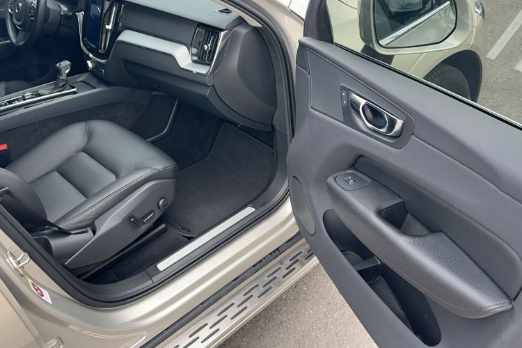 Used Volvo XC60 2019 T5 4x4 Smart Edition China V Standard Interior 1