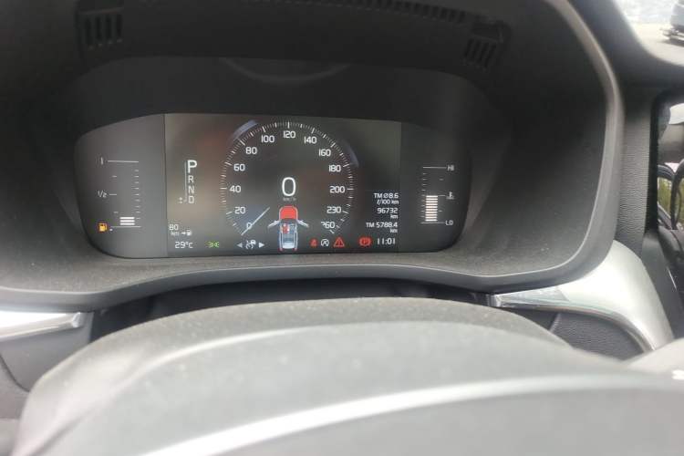 Used Volvo XC60 2019 T5 4x4 Smart Edition China V Standard Odometer Close Up