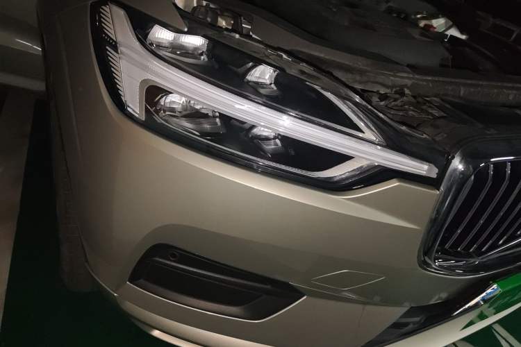 Used Volvo XC60 2019 T5 4x4 Smart Edition China VI Standard Right Front Headlight