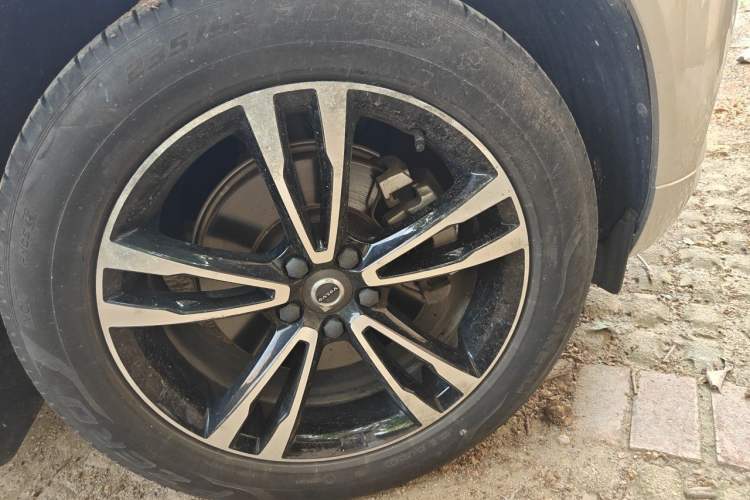 Used Volvo XC60 2019 T5 4x4 Smart Edition China V Standard Right Front Wheel Hub