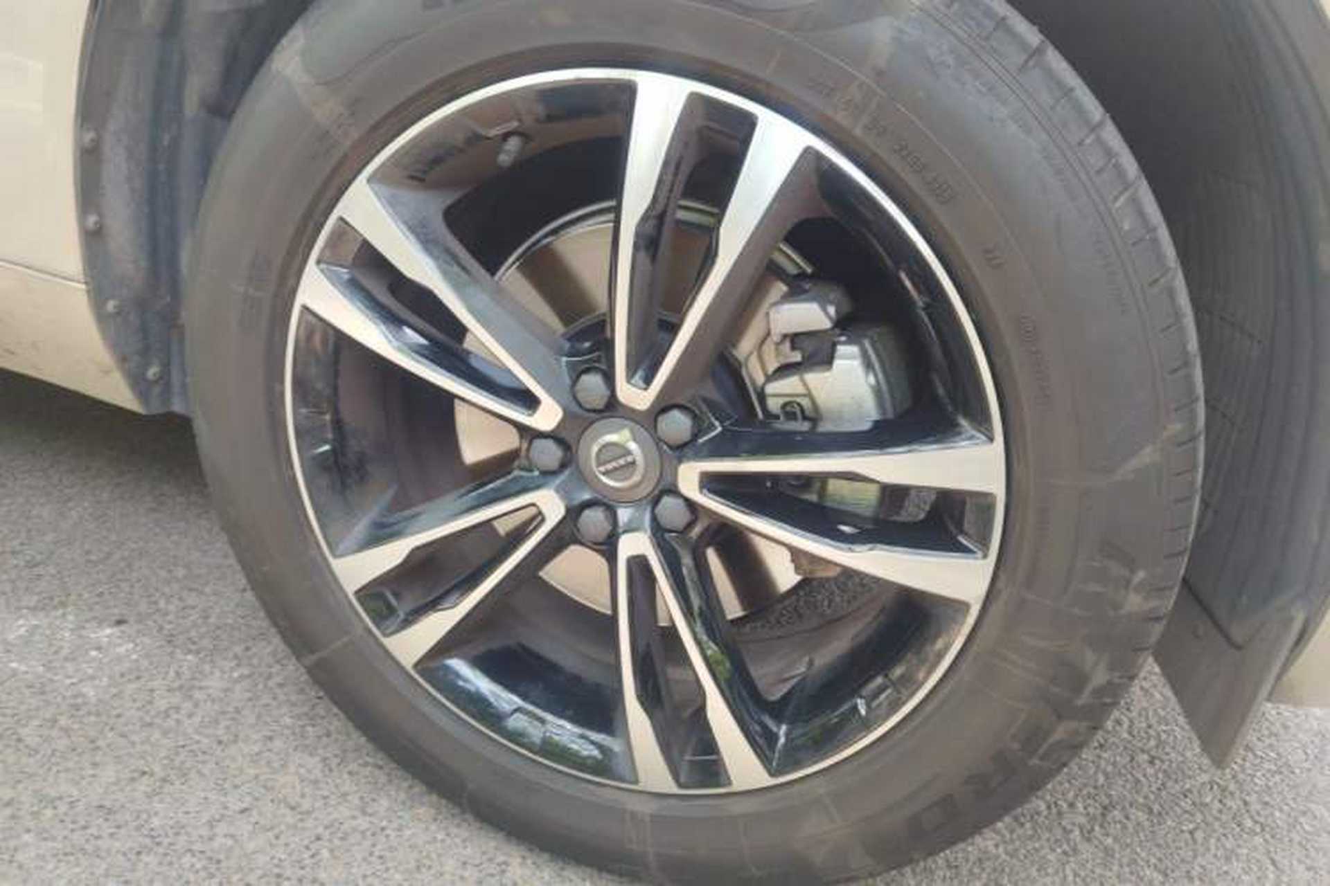 Used Volvo XC60 2019 T5 4x4 Smart Edition China V Standard Right Front Wheel Hub