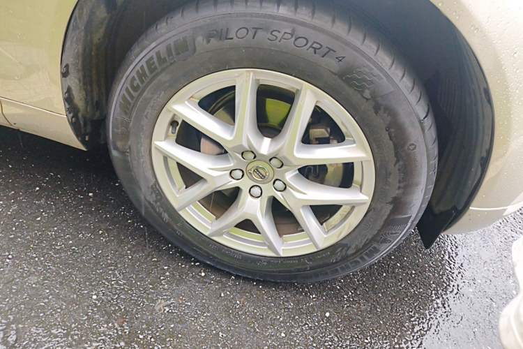 Used Volvo XC60 2019 T5 4x4 Smart Edition China V Standard Right Front Wheel Hub