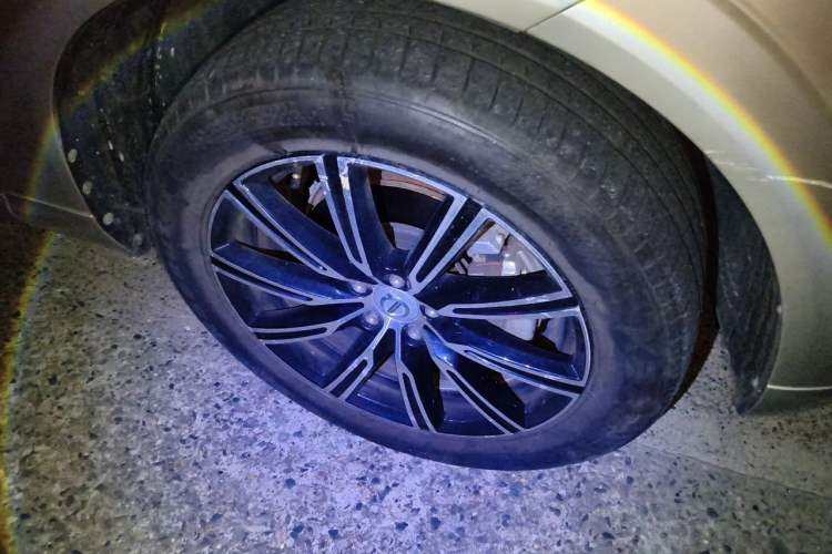Used Volvo XC60 2019 T5 4x4 Zhiya Luxury Edition China VI Standard Right Front Wheel Hub
