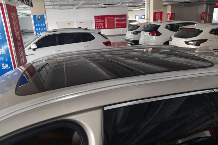 Used Volvo XC60 2019 T5 4x4 Smart Edition China VI Standard Roof