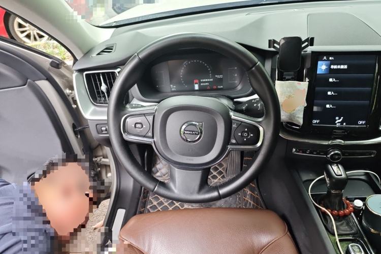 Used Volvo XC60 2019 T5 4x4 Smart Edition China VI Standard Steering Wheel