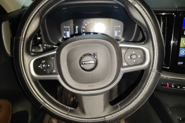 Used Volvo XC60 2019 T5 4x4 Smart Edition China V Standard Steering Wheel