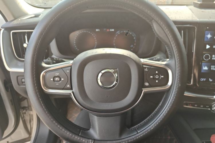 Used Volvo XC60 2019 T5 4x4 Smart Edition China V Standard Steering Wheel