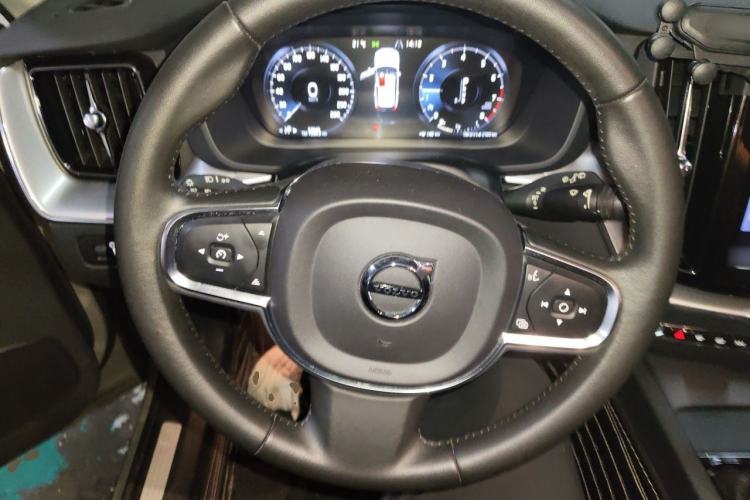 Used Volvo XC60 2019 T5 4x4 Smart Edition China V Standard Steering Wheel