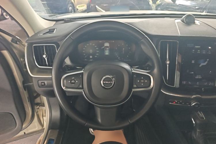 Used Volvo XC60 2019 T5 4x4 Smart Edition China V Standard Steering Wheel