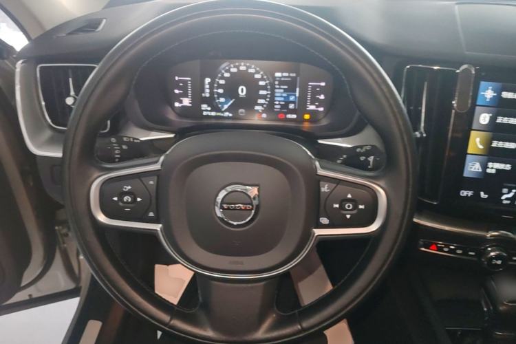 Used Volvo XC60 2019 T5 4x4 Smart Edition China VI Standard Steering Wheel