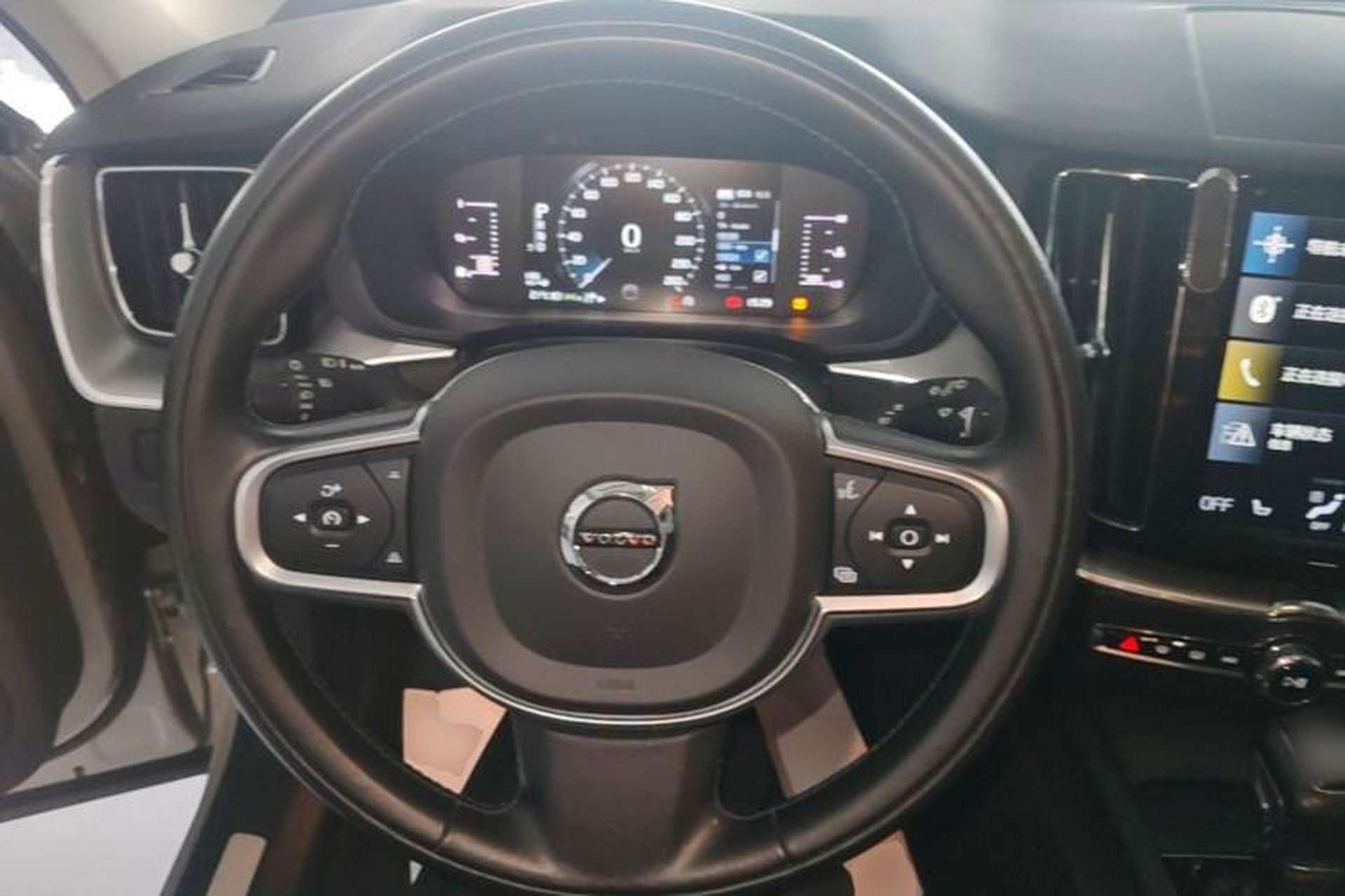 Used Volvo XC60 2019 T5 4x4 Smart Edition China VI Standard Steering Wheel