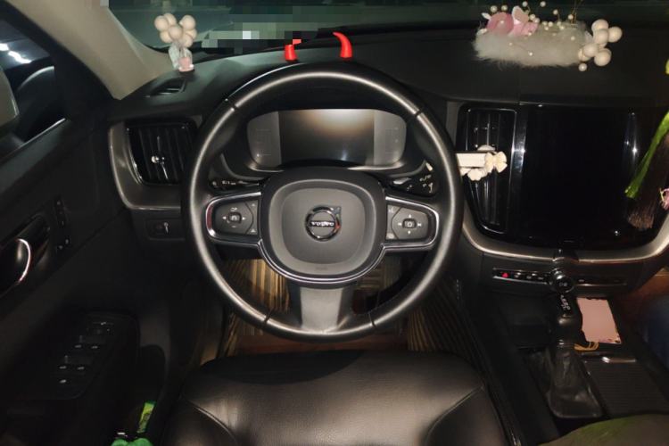 Used Volvo XC60 2019 T5 4x4 Smart Edition China VI Standard Steering Wheel