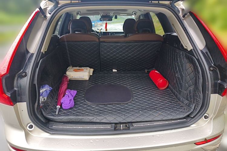 Used Volvo XC60 2019 T5 4x4 Smart Edition China V Standard Trunk