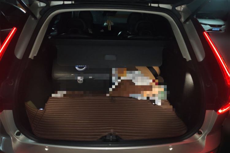 Used Volvo XC60 2019 T5 4x4 Smart Edition China VI Standard Trunk