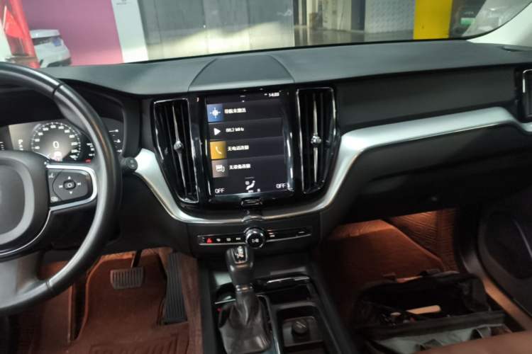 Used Volvo XC60 2020 T5 4x4 Zhiyi Luxury Edition Audio And AC Panel