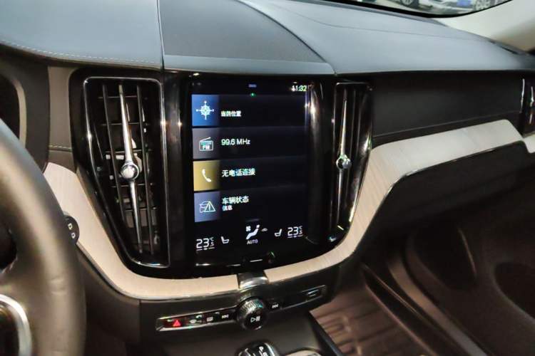 Used Volvo XC60 2020 T5 4x4 Smart Luxury Edition Audio And AC Panel