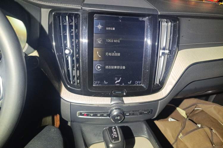 Used Volvo XC60 2020 T5 4x4 Smart Luxury Edition Audio And AC Panel
