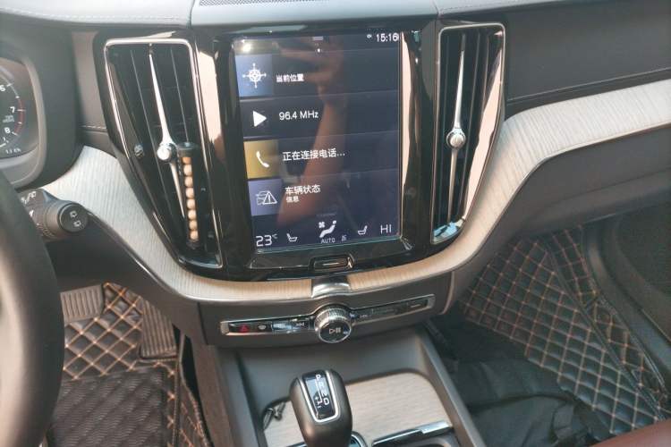 Used Volvo XC60 2020 T5 4x4 Smart Luxury Edition Audio And AC Panel