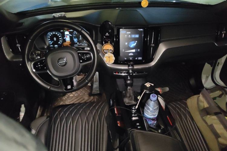 Used Volvo XC60 2020 T5 4x4 Smart & Dynamic Sport Edition Center Console