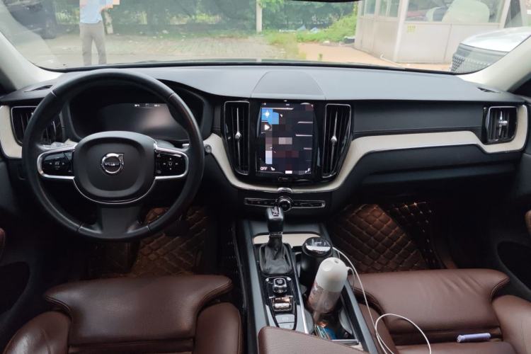 Used Volvo XC60 2020 T5 4x4 Smart Luxury Edition Center Console