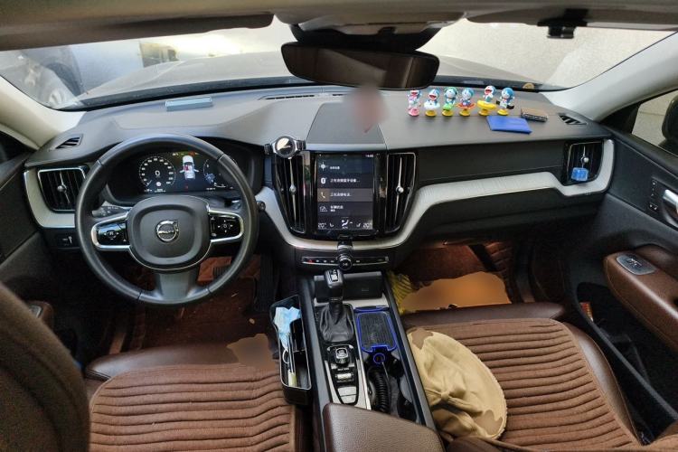 Used Volvo XC60 2020 T5 4x4 Smart Luxury Edition Center Console
