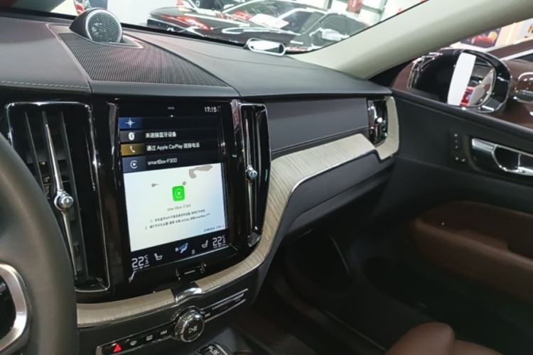 Used Volvo XC60 2020 T5 4x4 Smart Luxury Edition Center Console