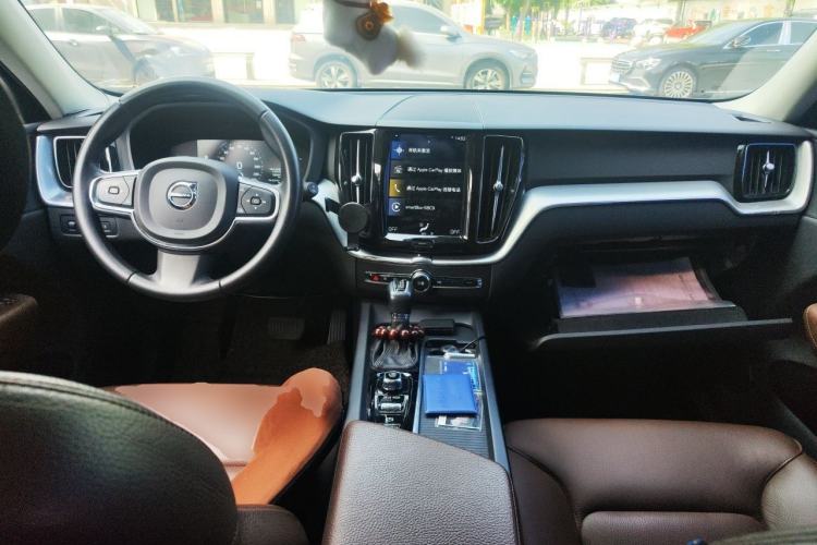 Used Volvo XC60 2020 T5 4x4 Zhiyi Luxury Edition Center Console