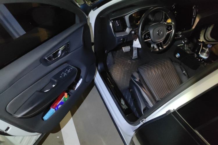 Used Volvo XC60 2020 T5 4x4 Smart & Dynamic Sport Edition Driver Seat