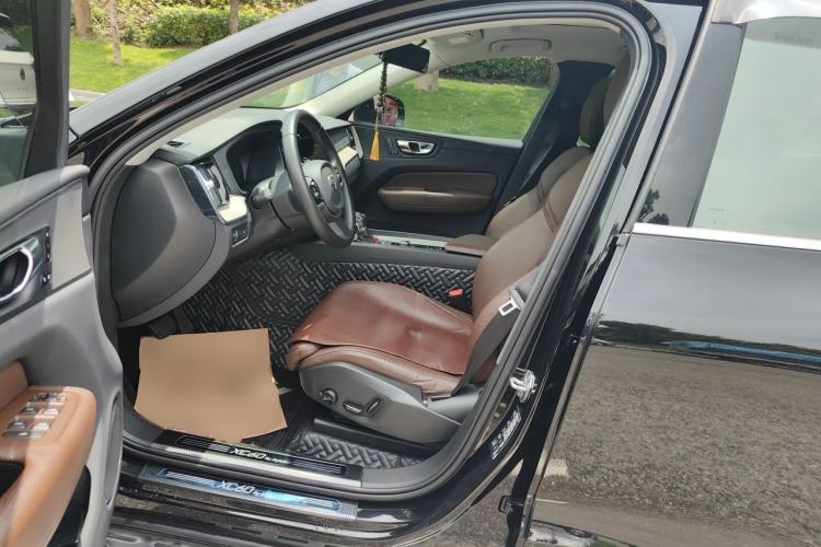 Used Volvo XC60 2020 T5 4x4 Smart Luxury Edition Driver Seat