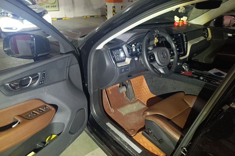 Used Volvo XC60 2020 T5 4x4 Smart Luxury Edition Driver Seat