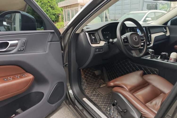 Used Volvo XC60 2020 T5 4x4 Smart Luxury Edition Driver Seat