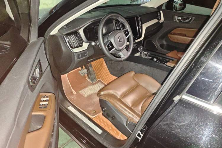 Used Volvo XC60 2020 T5 4x4 Smart Luxury Edition Driver Seat