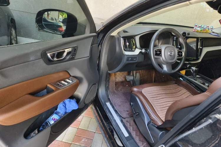Used Volvo XC60 2020 T5 4x4 Smart Luxury Edition Driver Seat
