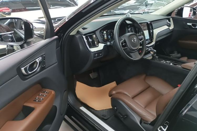 Used Volvo XC60 2020 T5 4x4 Smart Luxury Edition Driver Seat