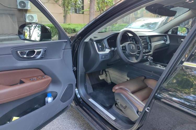 Used Volvo XC60 2020 T5 4x4 Smart Luxury Edition Driver Seat