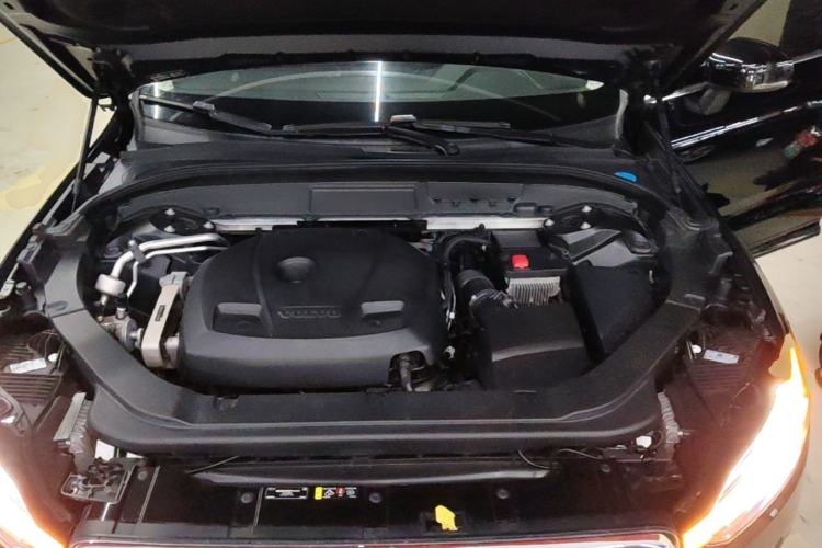 Used Volvo XC60 2020 T5 4x4 Smart Luxury Edition Engine Bay